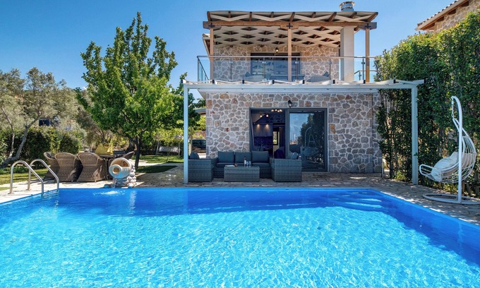 Tsoukaladhes Villa | Villa "Emily" with Sea View, Private Pool & Wi-Fi