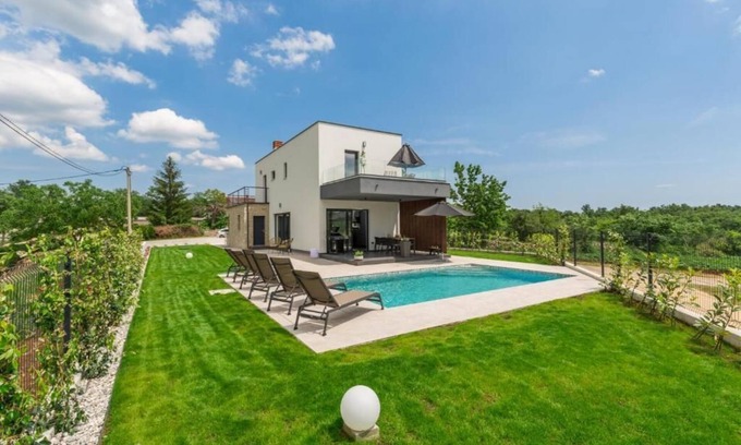 Muzini Villa | Villa Emma Louisa, Žminj