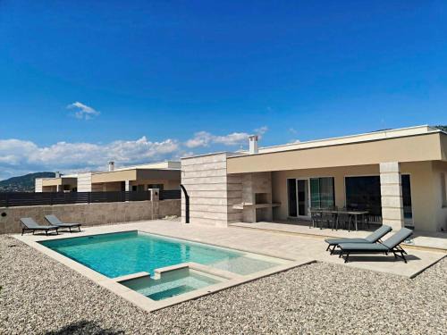 Trn Villa | Villa Ero