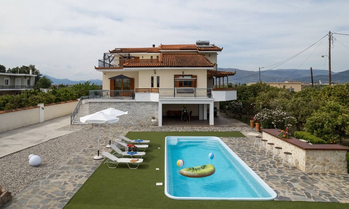 Argos Villa | Villa EronLux villa near Nafplio with pool, cinema room, grand piano