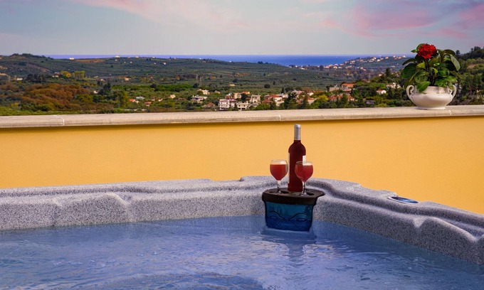 Makhairoi Villa | Villa Erontas-luxurius villa with private heated jacuzzi