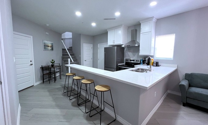 Brownsville Condo | Villa Escondida #1 -2BD- Straight Shot to SpaceX!