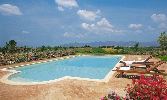 Le Piazze Villa | Villa Eterea: A luxurious three-story age-old farm house built in the 18th century, located in the heart of the Valdichiana, with Free WI-FI.