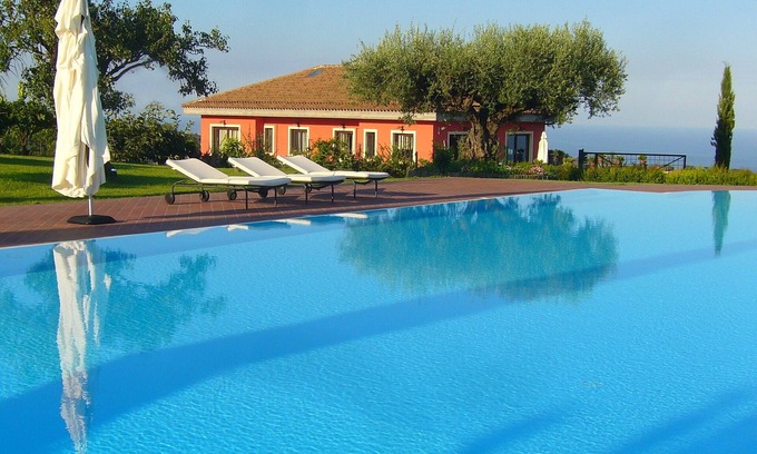 Santa Venerina Apartment | Villa Etnamare with Infinity pool - Apartment Gelsomino