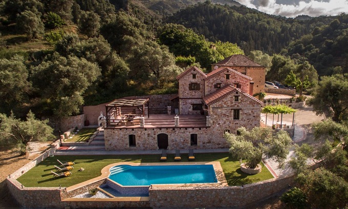 Thimia Villa | Villa Fabrica traditional house