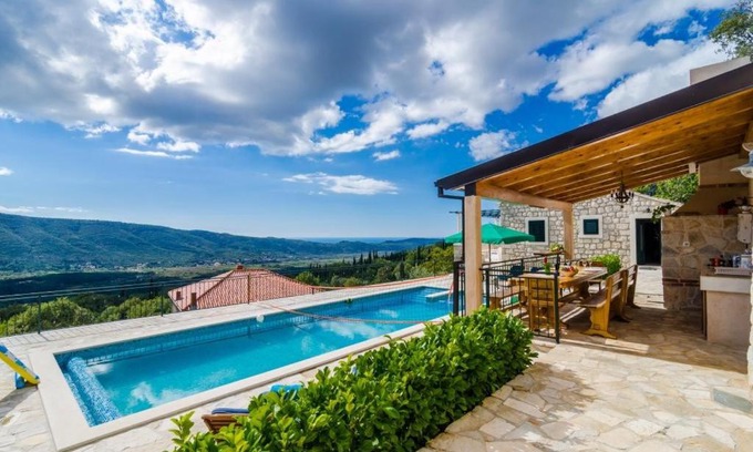 Dunave Krajnje Villa | Villa Falcon Rook