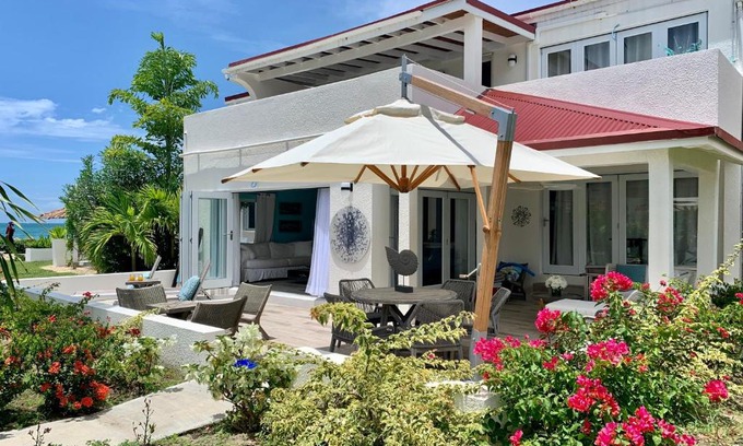 Dickenson Bay Apartment | Villa FantaSea