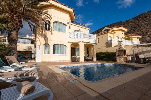 Los Cristianos Villa | Villa Faya On The First Ocean Line With New Heated Pool