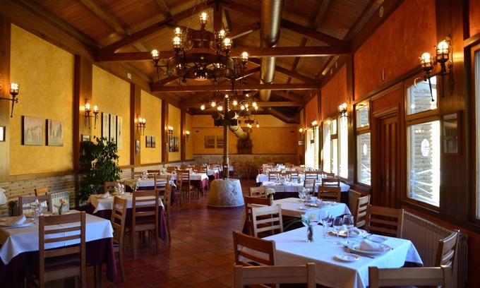 Herrera de Valdecanas House | Villa Ferrera Posada Rural
