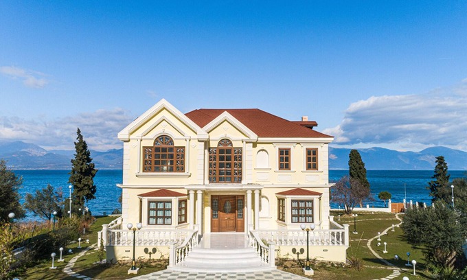 Psathopirgos Villa | Villa Filoxenia - by the sea - up to 12 guests