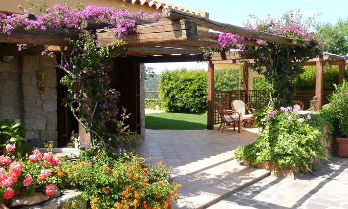 San Pantaleo Villa | Villa Fiore: wide garden, next to the sea and village
