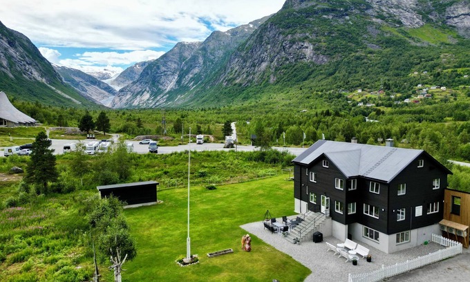 Luster Villa | Villa Fjellheim - at the foot of the Jostedal glacier