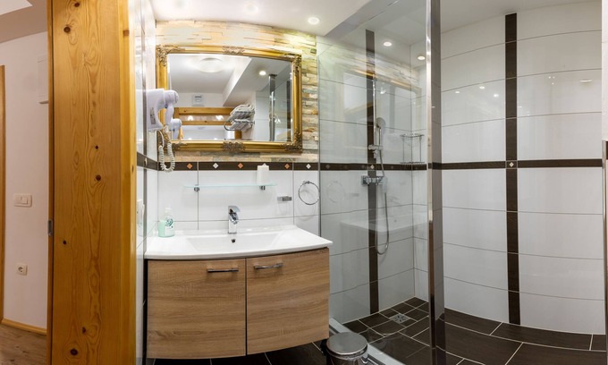 Gozd Martuljek Apartment | Villa Flora Apartments