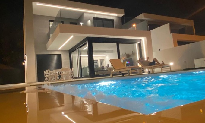 Santiago de la Ribera Villa | Villa floralize