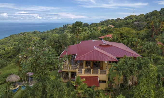 Dominical Villa | Villa for 12 Guests: Best Whale's Tail and Ocean Views