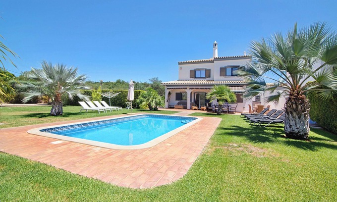 Vale Formoso Villa | Villa 'Formosa' with Private Pool, Wi-Fi and Air Conditioning