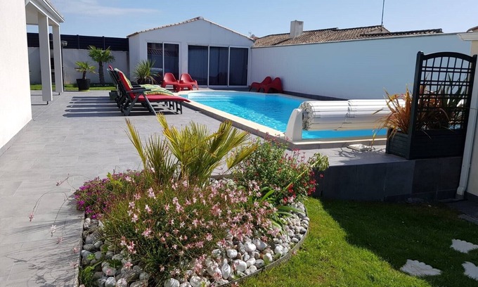 Saint-Gilles-Croix-de-Vie Villa | Villa "Le Paradis Bleu" Heated pool and beach 250 m'away