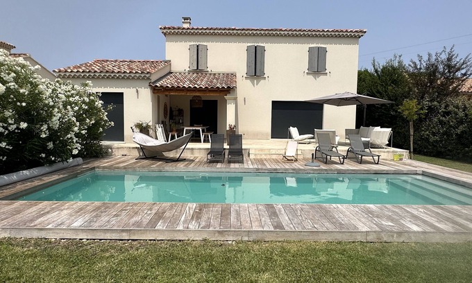 Sainte-Cecile-les-Vignes Villa | 🏡☀️ Villa in Provence Swimming pool sleeps 10