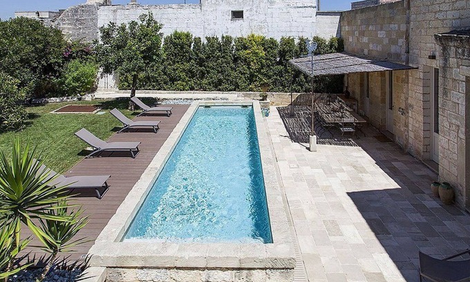 Giuggianello Villa | Villa Fragranza: An elegant and welcoming two-story ancient house surrounded by a citrus garden, with Free WI-FI.