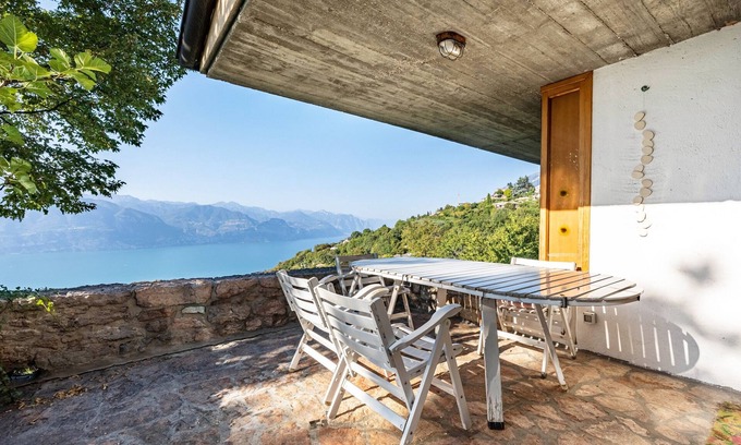 San Zeno di Montagna Villa | 'Villa Franca San Zeno' with Lake View, Garden & Wi-Fi