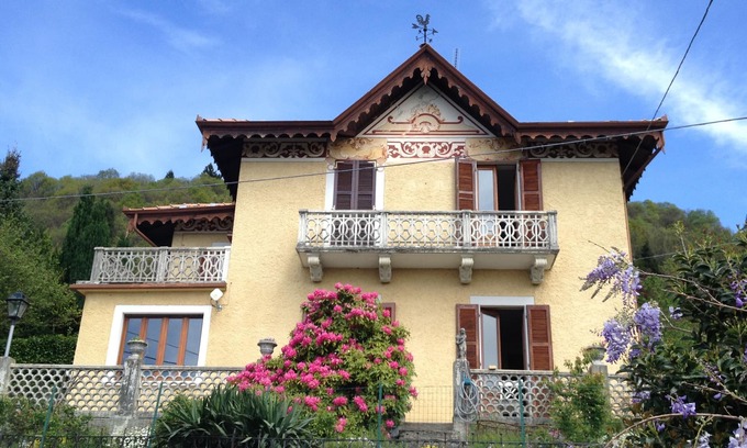 Trarego House | Villa from 1900: spectacular lake view, sunny terrace, water bed and jacuzzi