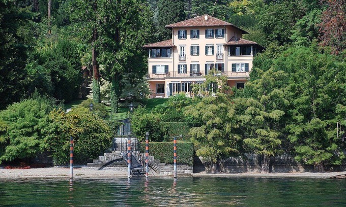 Santa Maria - Rezzonico Villa | Villa Fulgida: An elegant and welcoming three-story historical villa built in the 19th century, situated at a short distance from the shores of Lake Como, with Free WI-FI.