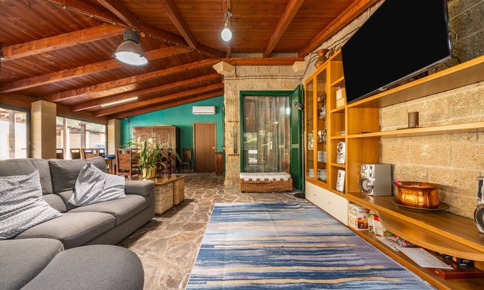 Perdaxius Villa | Villa 'Gambula' with Mountain View, Wi-Fi and Air Conditioning