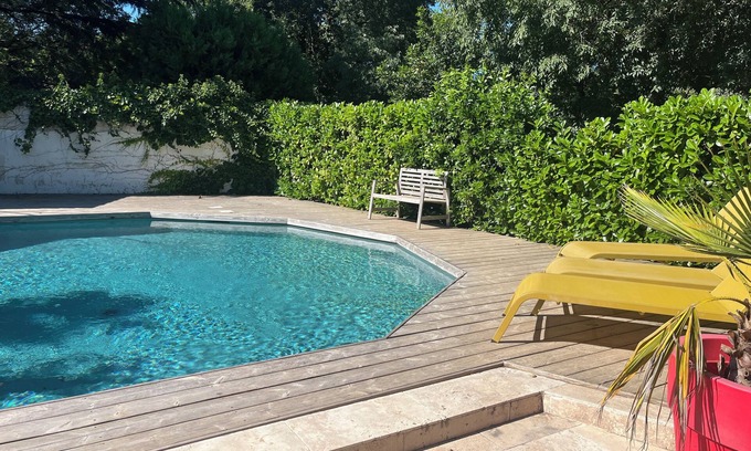 Les Angles House | Villa, garden, swimming pool less than 5 minutes from the Palais des Papes and Avignon (2 kms)