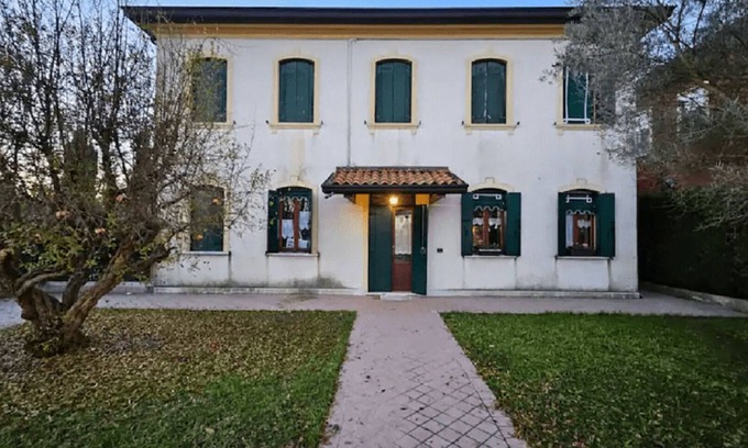 Oriago Apartment | "Villa Gardenia" in Mira on the Brenta Riviera