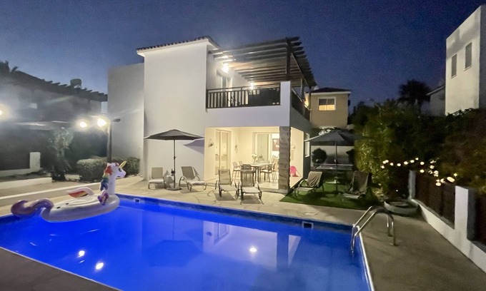 Pegeia Villa | Villa Georgina!Beautiful 3bedroom Villa at Coral bay