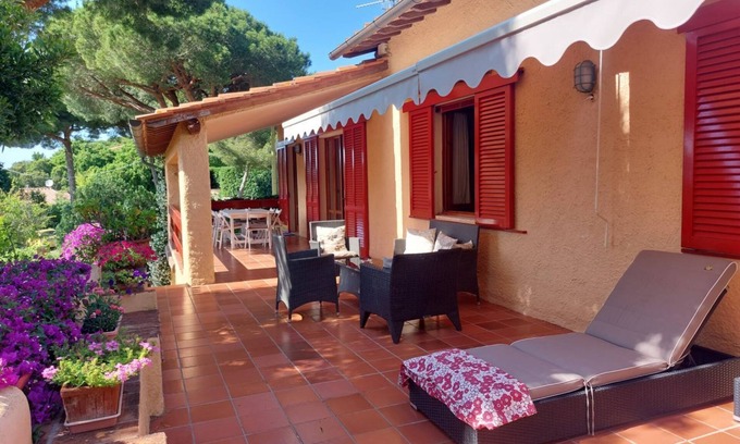 Magazzini Apartment | Villa Giolù: La Terrazza Apartment, near the beach !