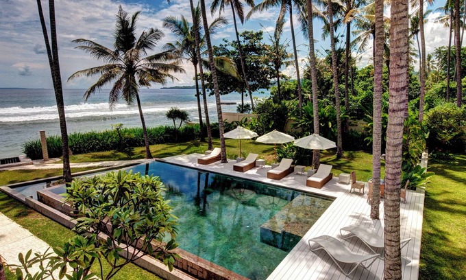 Dalung Villa | Villa Gita Segara, Bali - White sands Elegance: Luxury Villa by the Sea!