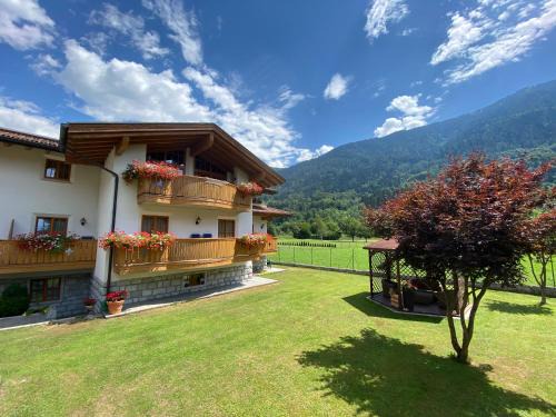 Caderzone Terme House | Villa Golf