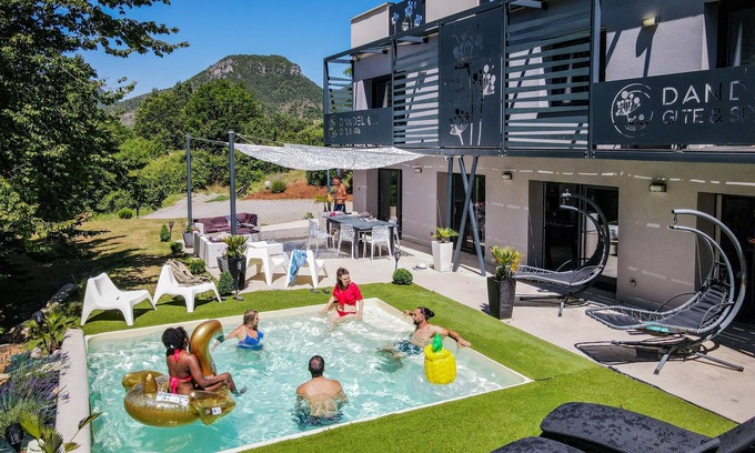Mostuejouls Villa | Villa Gorges du Tarn Millau 5* nature design pool jacuzzi sauna beach with view