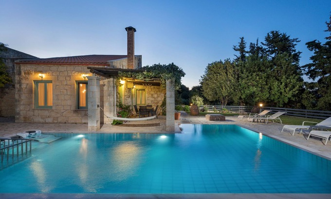 Maza Villa | Villa Grego, Heated Pool & Jet-Tub, Garden, Absolut Privacy
