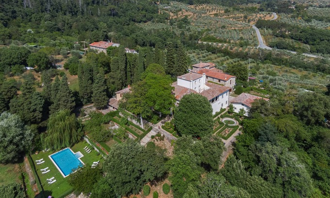 Lubaco Villa | Villa Guadagni, historic mansion with garden and pool