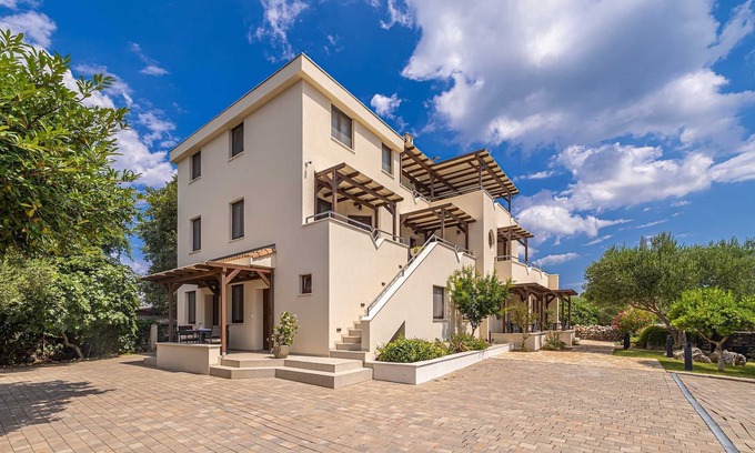 Linardici Apartment | Villa Haya - studio apartment MASLINA with heated pool