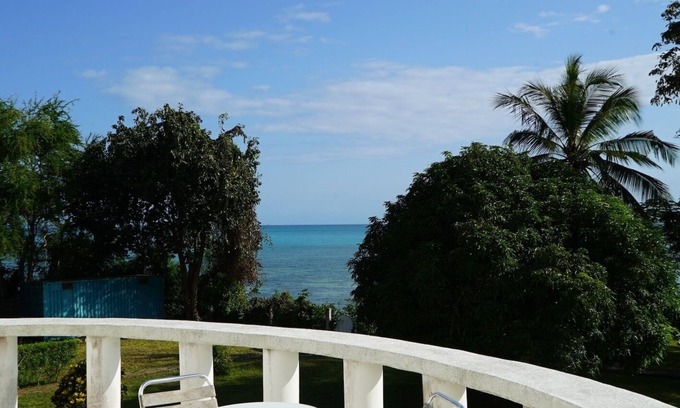 Chukwani Villa | Villa Heidi with Pool at Beachfront Chukwani