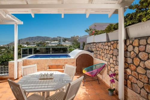 Vothon House | Villa Helena Santorini- Private Plunge Pool & BBQ