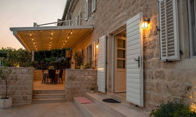 Drazin Vrt Villa | Villa Helena with Pool