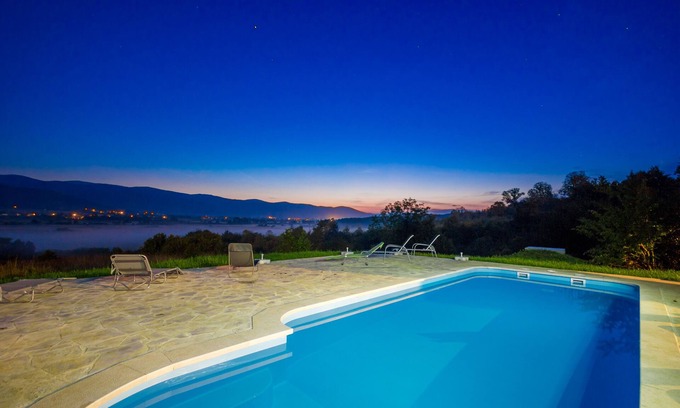 Gorinka Apartment | Villa Hills