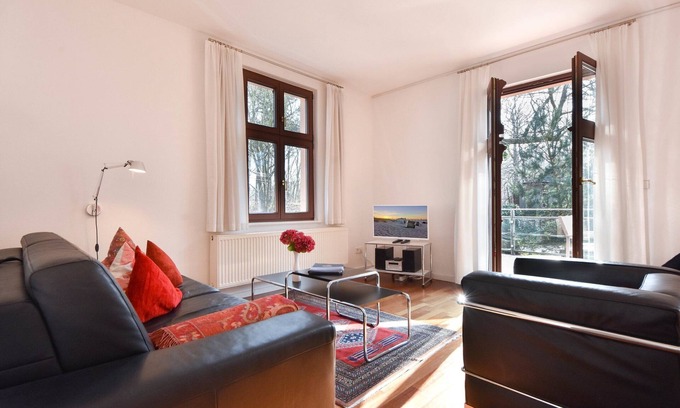 Seebad Heringsdorf Apartment | Villa Hintze Tusculum - sun terrace and private beach chair