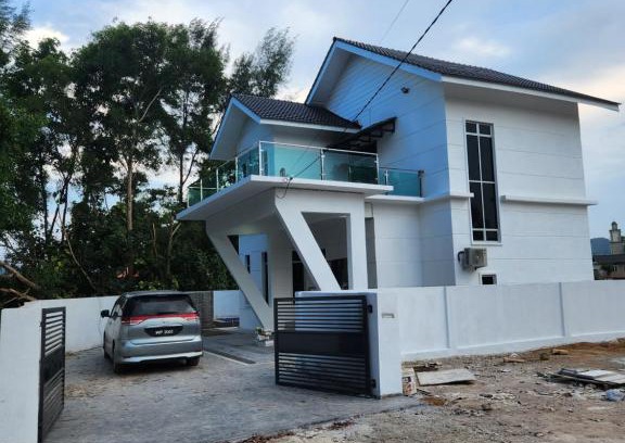 Kawasan Perindustrian Chendering Villa | Villa homestay ADIANA with Pool Pantai Pandak Chendering Kuala Terengganu