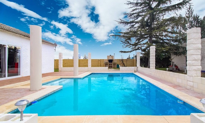 Villamuriel de Cerrato Villa | Villa in Villamuriel with Pool and Barbecue