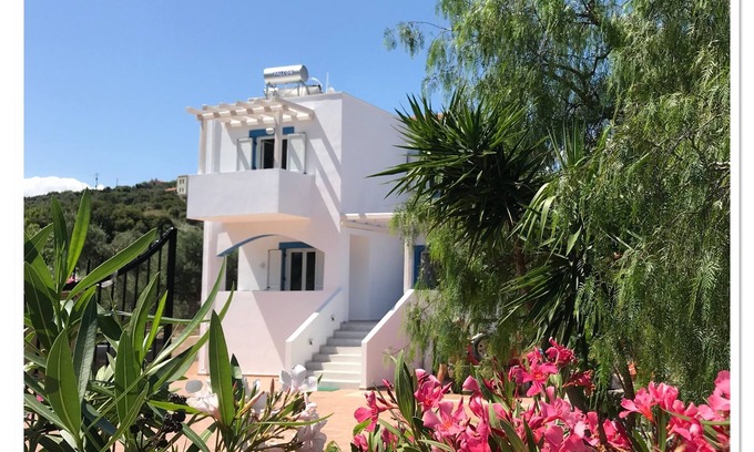 Almyrida Villa | ☀️Villa Iannis ❤️ Almyrida-350m from Sea⛱️ Car not necessary❗️Free Samaria Gorge