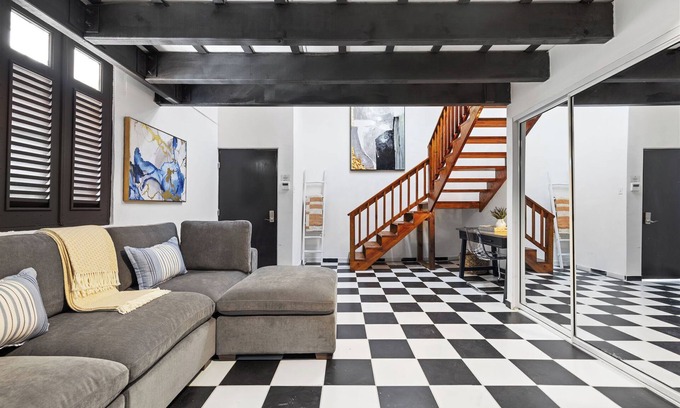 San Francisco Apartment | Villa Ignacio | Stylish mezzanine in the old town!