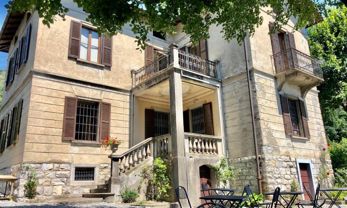 Centro Valle Intelvi Bed & Breakfast | Villa il Maiale Bianco Bed & Breakfast