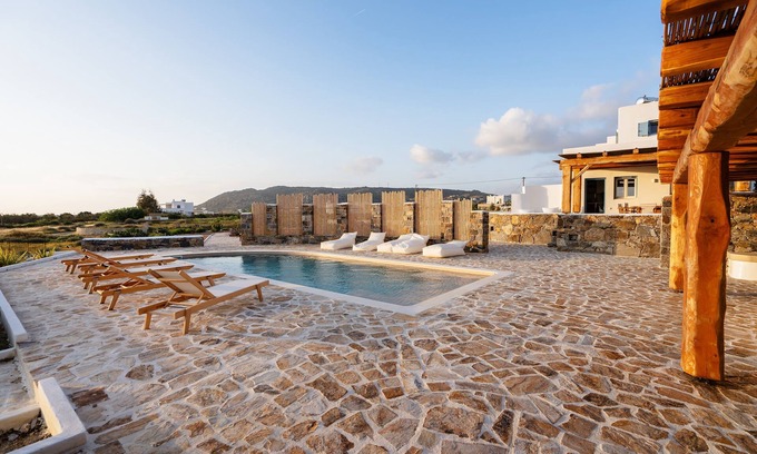 Kastraki Villa | Villa IliakinΙδανική για όσους θέλουν να αφεθούν να τους παρασύρει το καλοκαίρι.