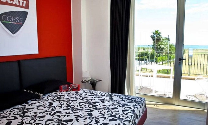 Cologna Spiaggia Bed & Breakfast | VILLA IMAGO - DUCATI ROOM