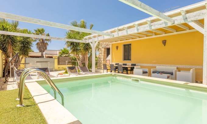 Pizzo Villa | Villa in Baia Di Gallipoli with 3 bedrooms sleeps 8